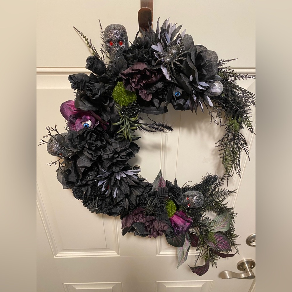 Elegant Black and Purple Halloween Wreath